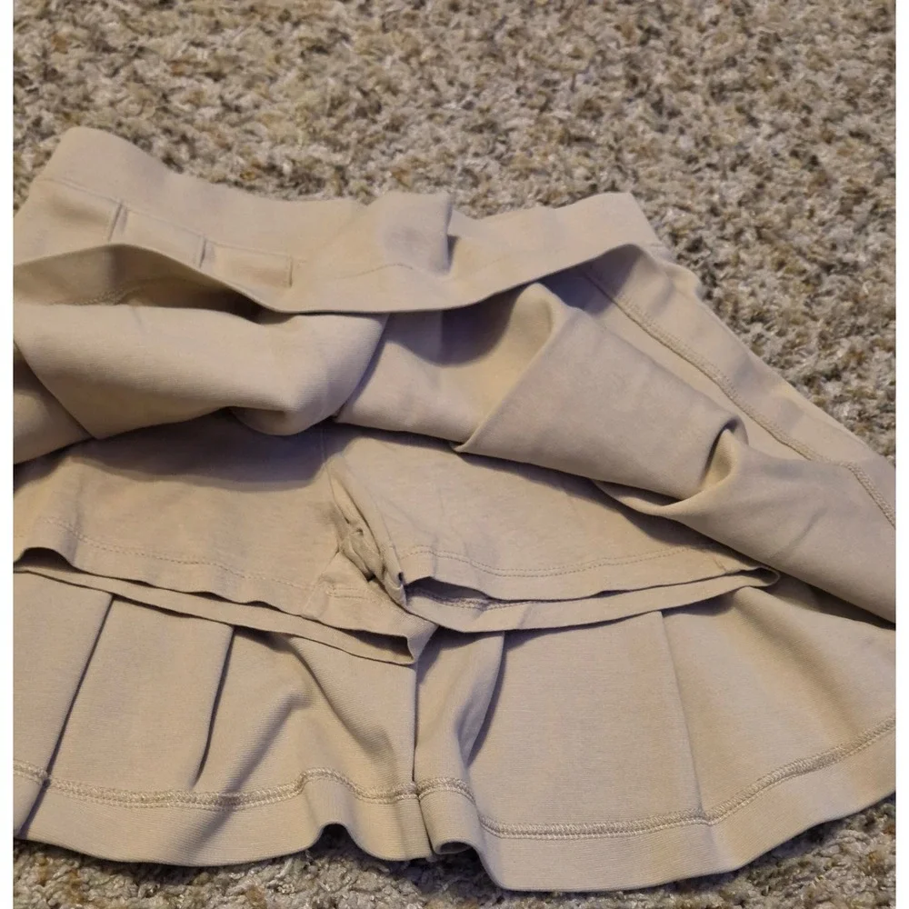 Old Navy Elastic Waistband Pleated Skort Youth Size Medium (8)‎ Tan
